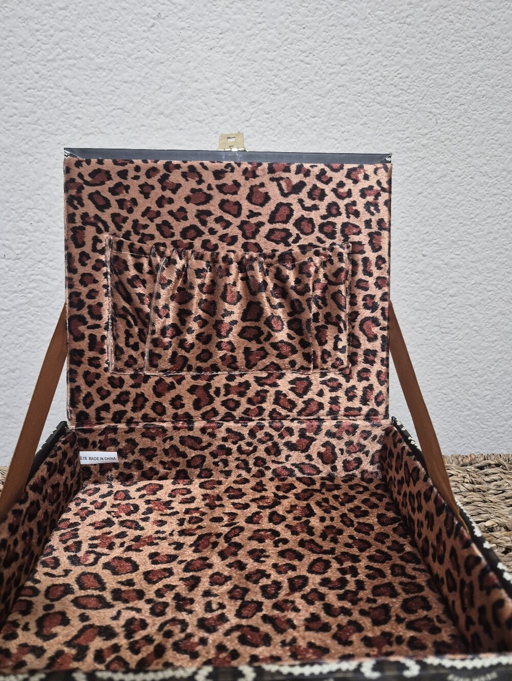 Cigar Box Handbag - Picture 4 of 6